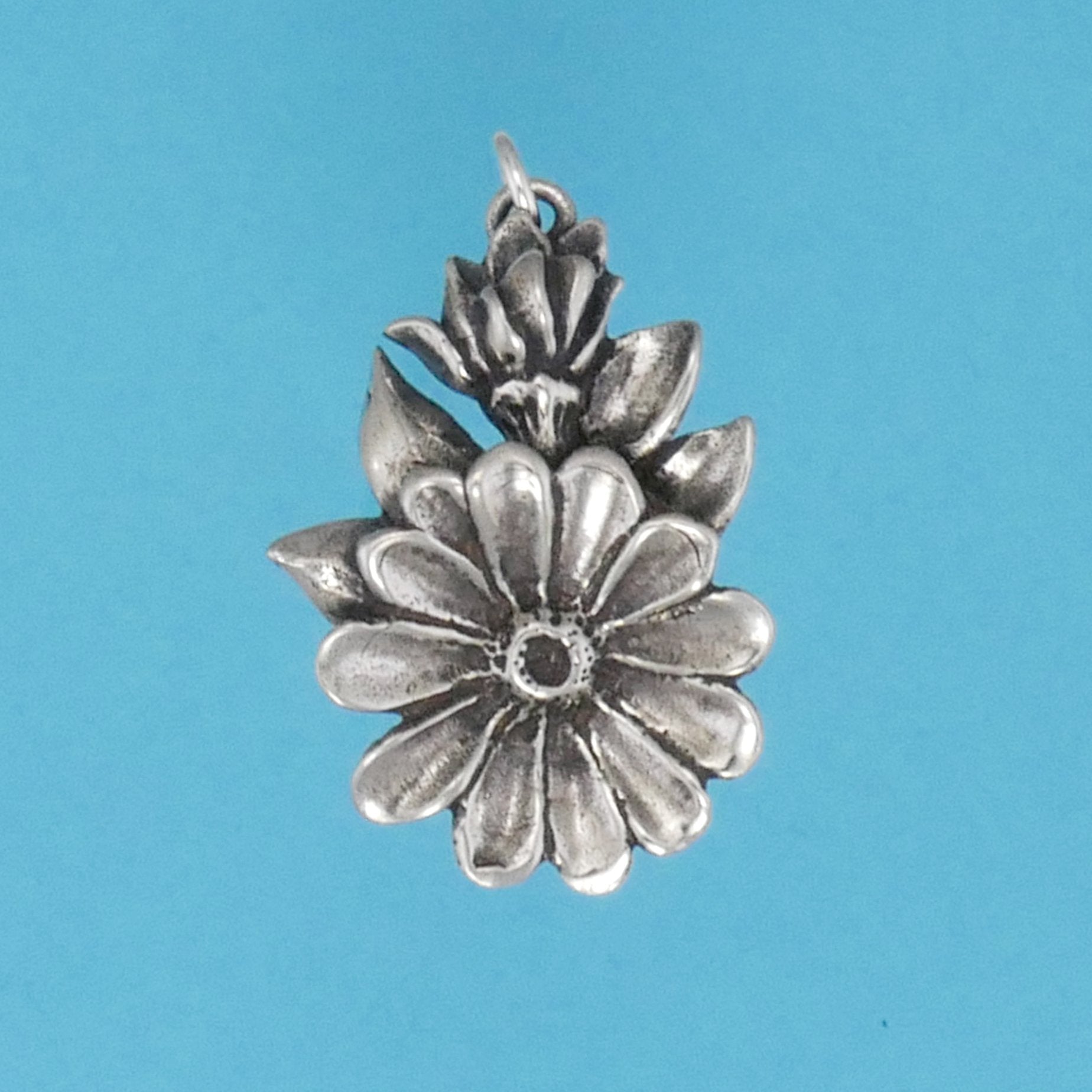 Daisies Pendant - Charmworks