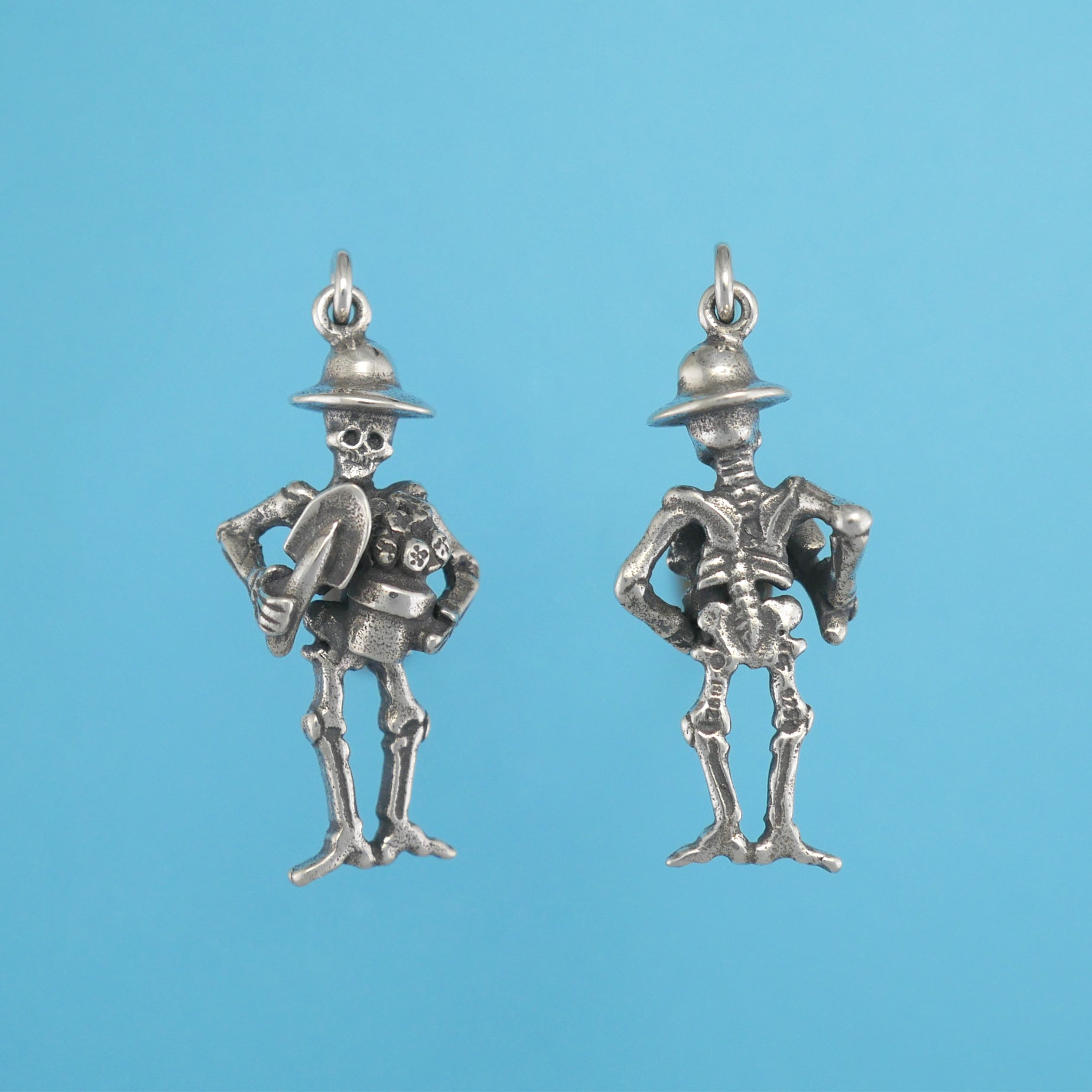 Gardening Skeleton Charm - Charmworks