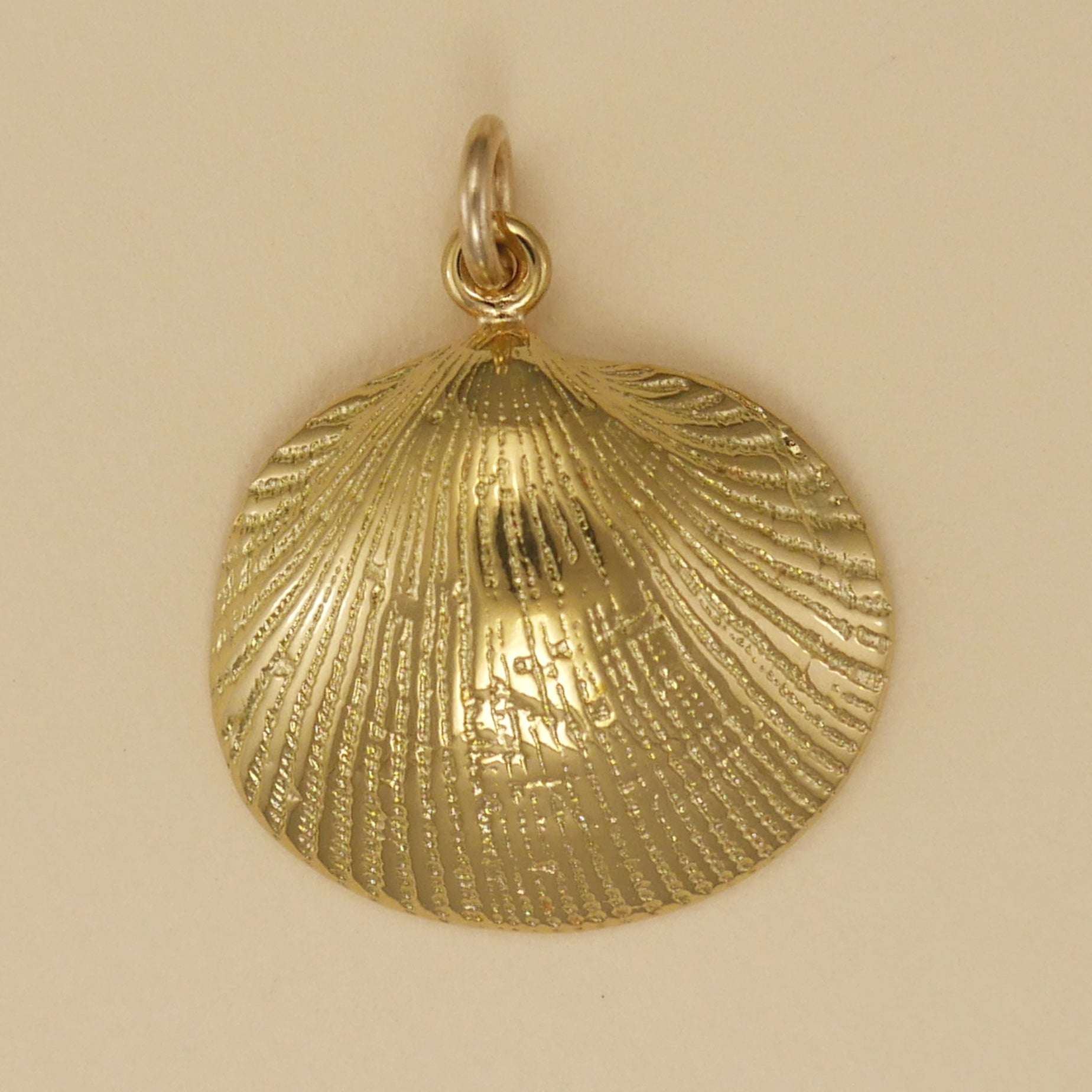 Clam Shell Charm - Charmworks