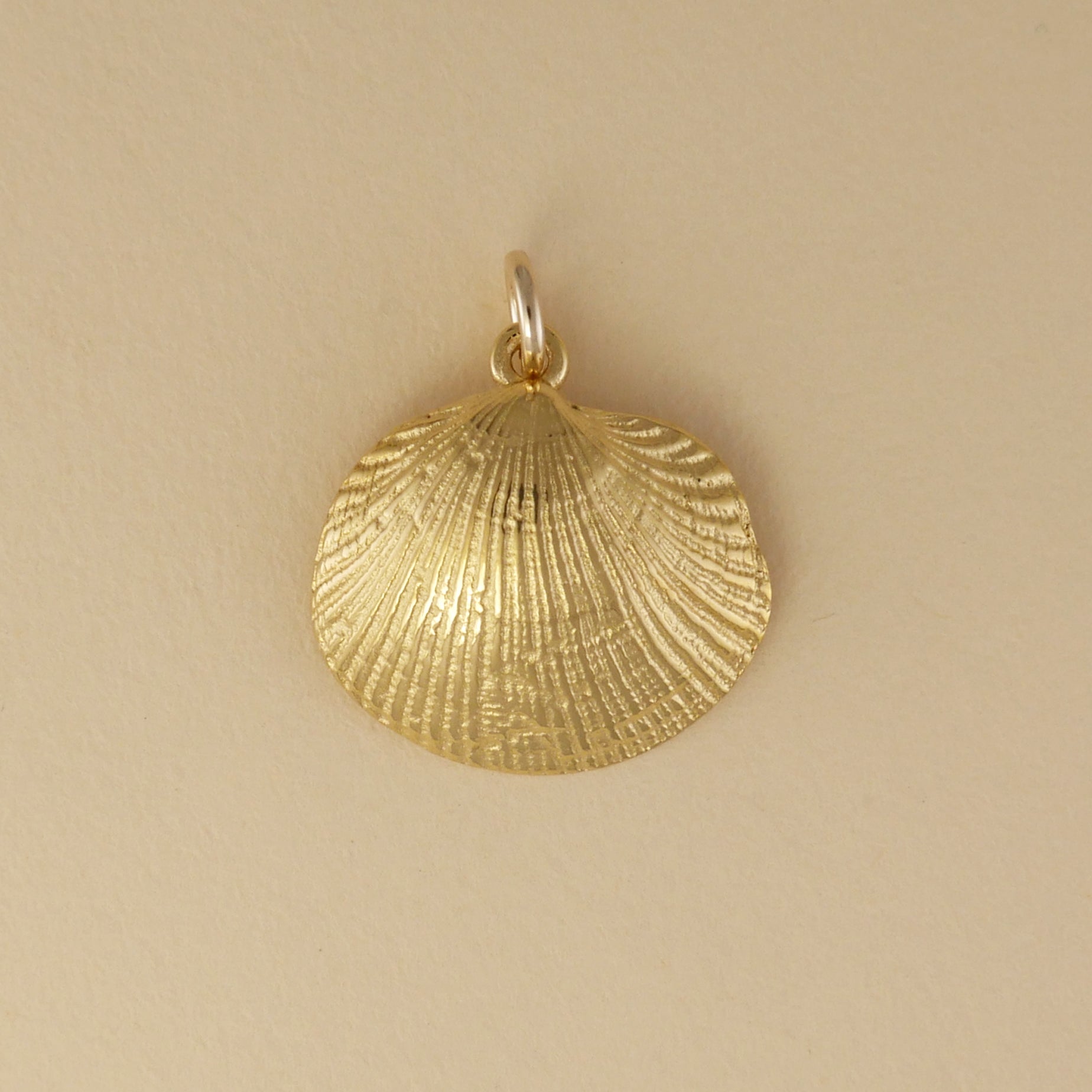 Clam Shell Charm - Charmworks