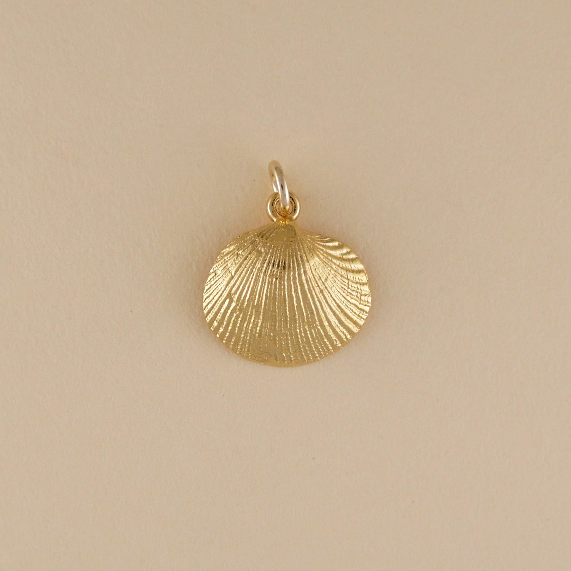 Clam Shell Charm - Charmworks