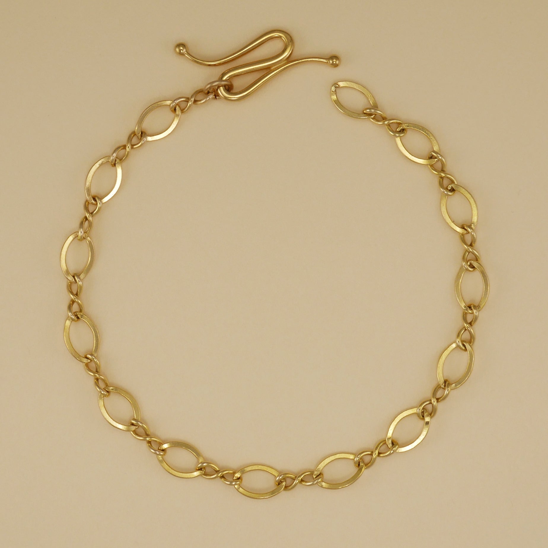 Figure Eight Flat Chain - Charmworks