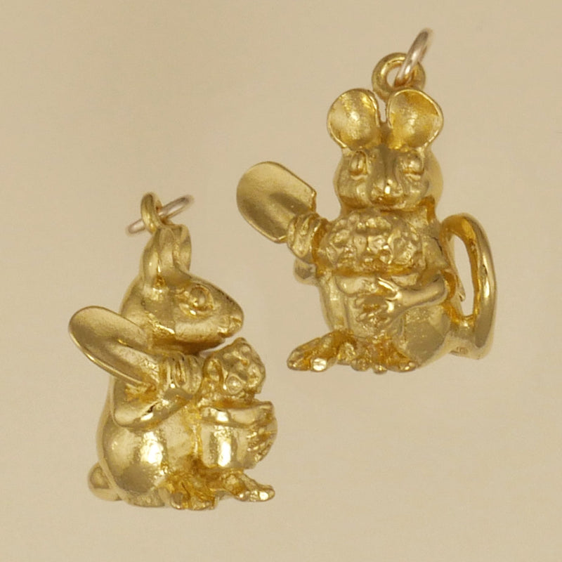 Gardening Mouse Charm - Charmworks