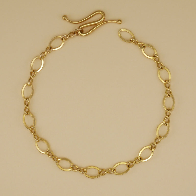 Figure Eight Flat Chain - Charmworks