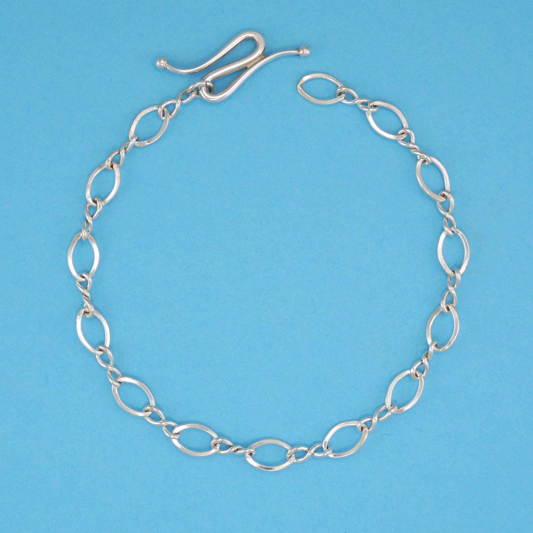 Figure Eight Flat Chain - Charmworks