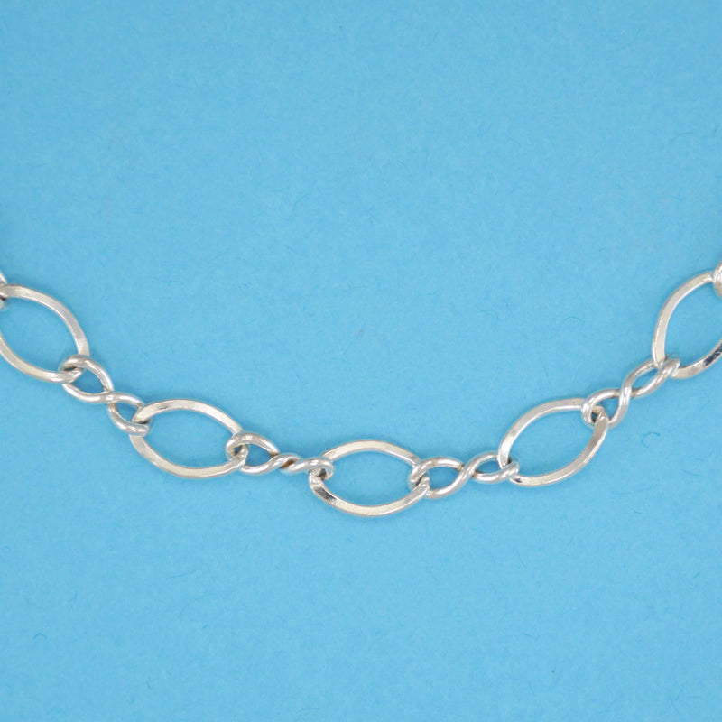 Figure Eight Flat Chain - Charmworks